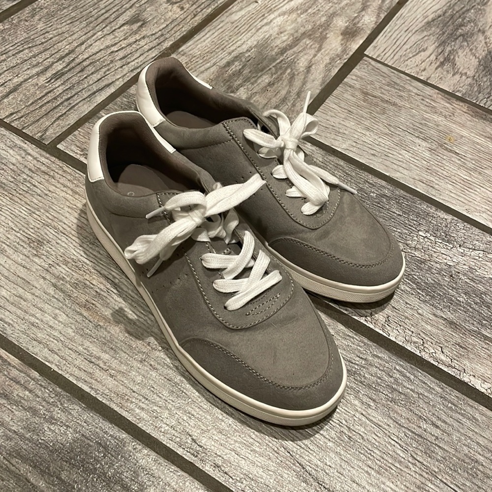 Woman’s shoes